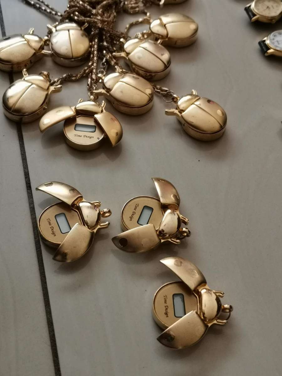 190 vintage new old stock quartz watches from the early 1990s