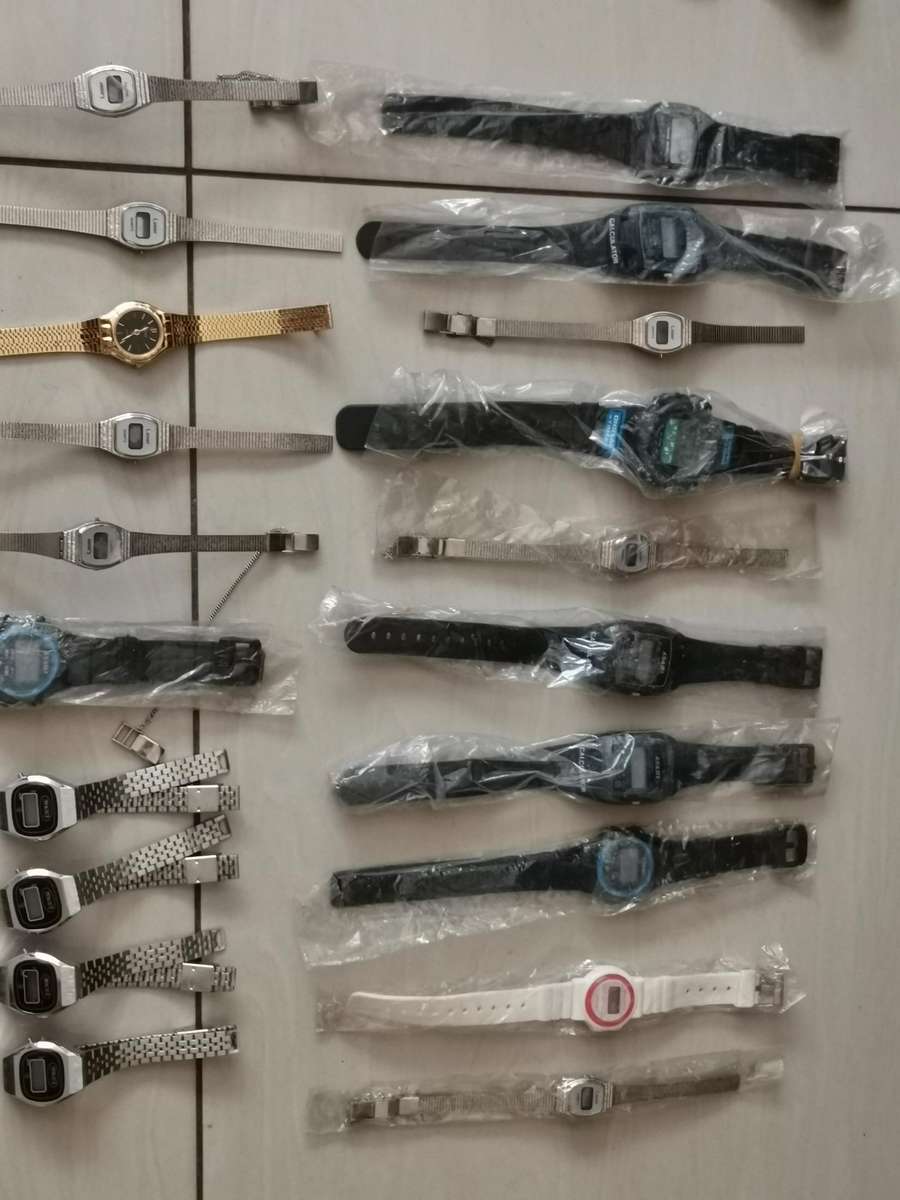 190 vintage new old stock quartz watches from the early 1990s