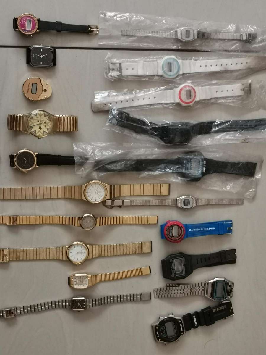 190 vintage new old stock quartz watches from the early 1990s