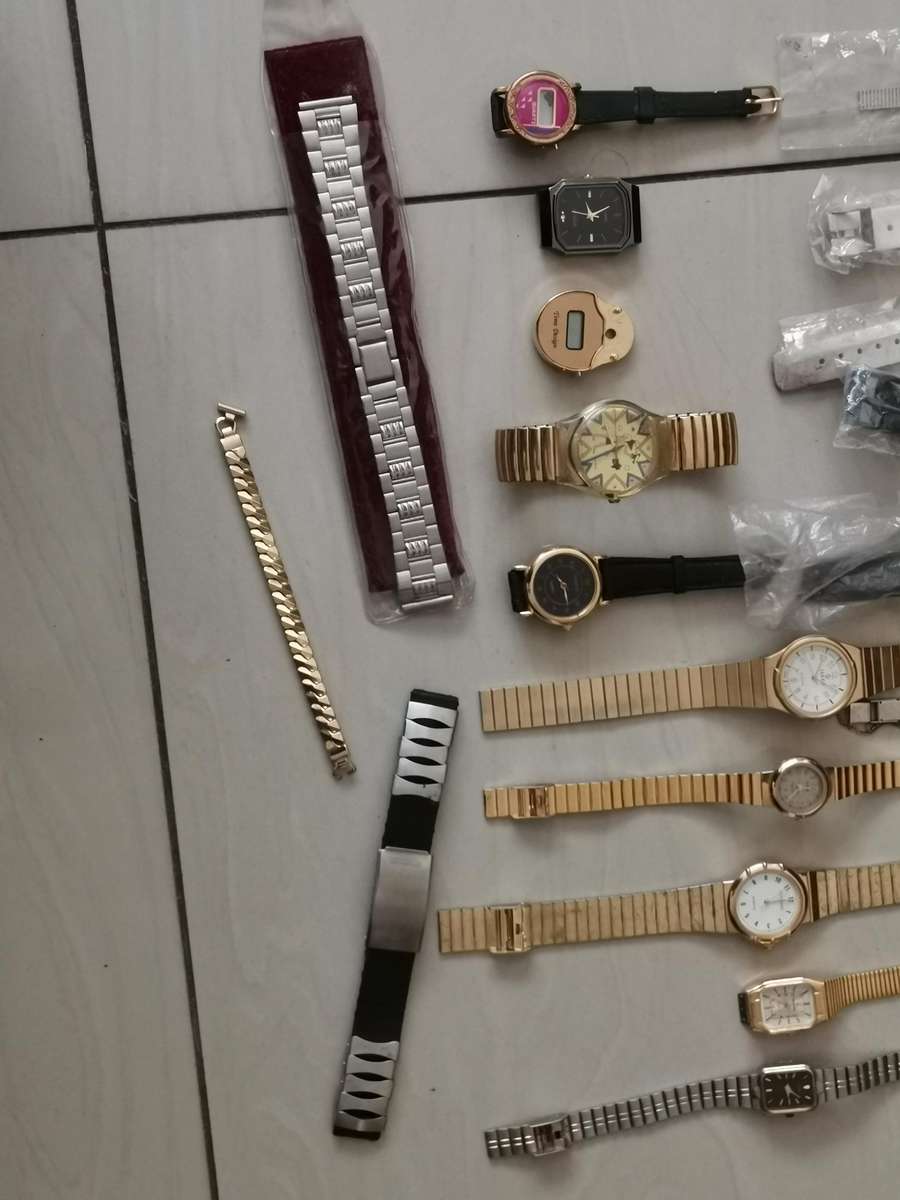 190 vintage new old stock quartz watches from the early 1990s