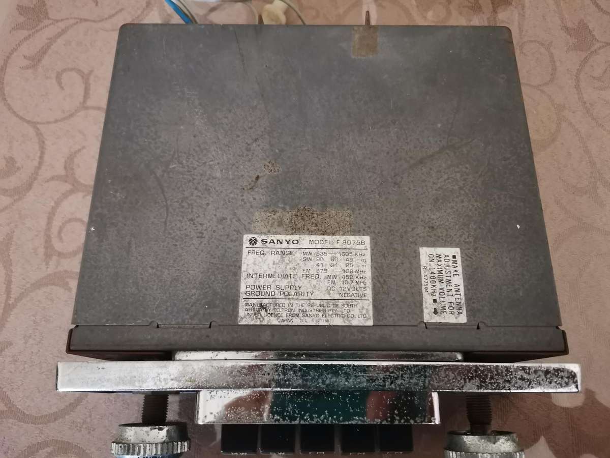 Vintage Sanyo transworld car radio