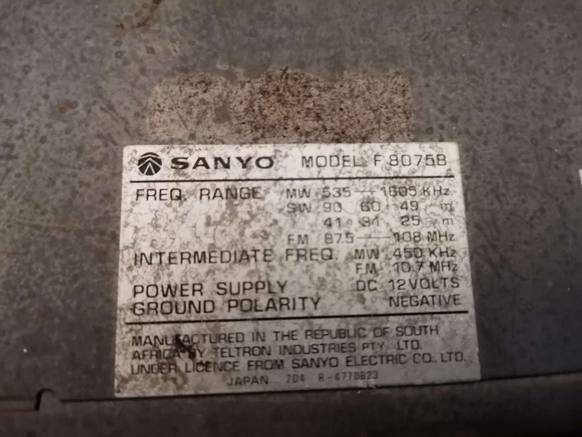 Vintage Sanyo transworld car radio