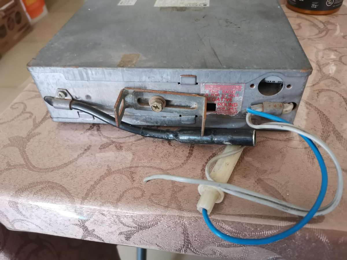 Vintage Sanyo transworld car radio