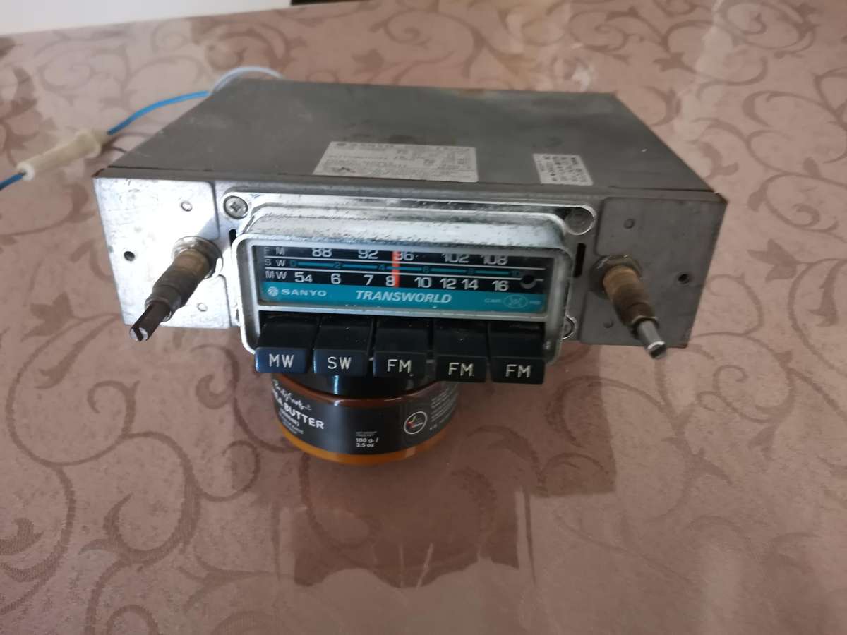 Vintage Sanyo transworld car radio