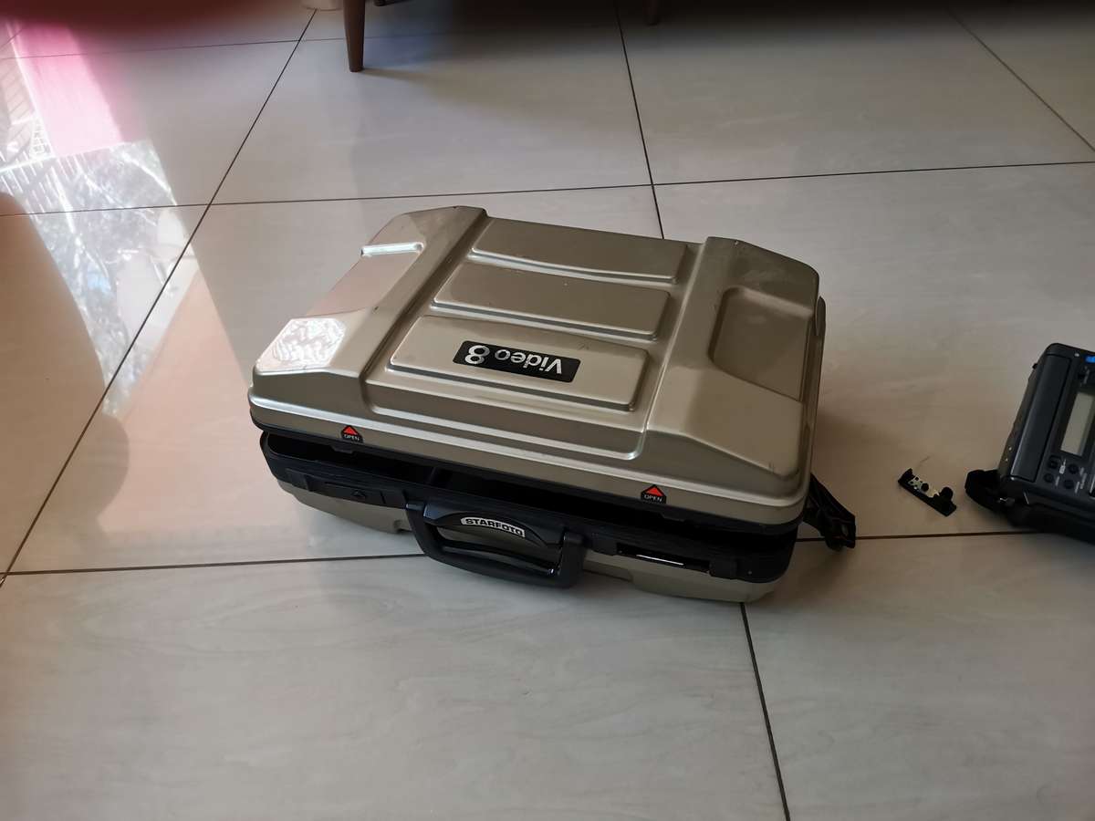 Vintage Sony video 8mm ccd-v100E camcorder and carry case