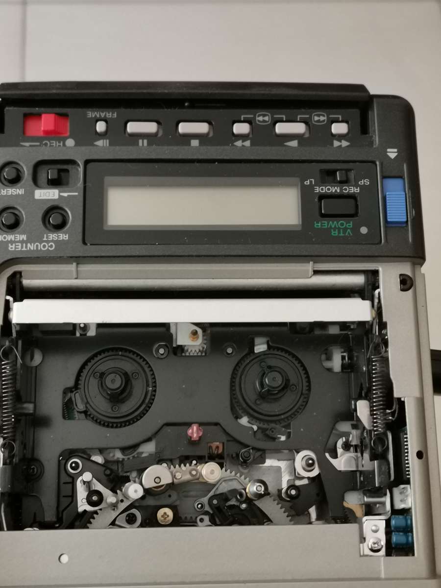 Vintage Sony video 8mm ccd-v100E camcorder and carry case