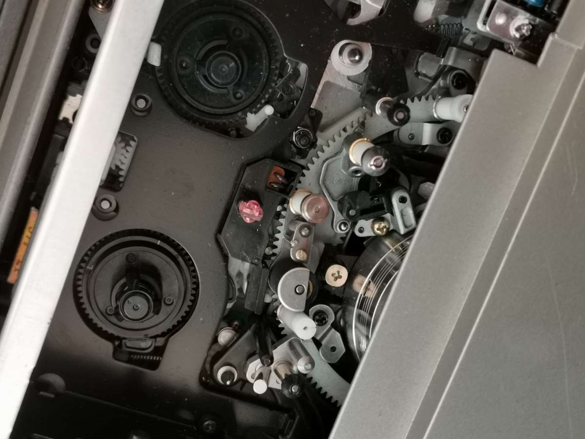 Vintage Sony video 8mm ccd-v100E camcorder and carry case