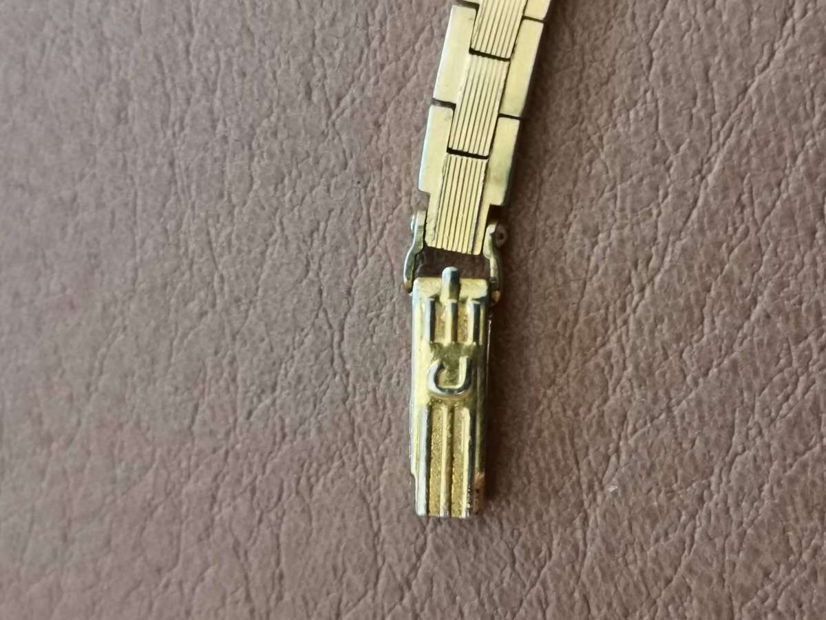 Vintage cornavin 16 jewels ladies manual wind watch