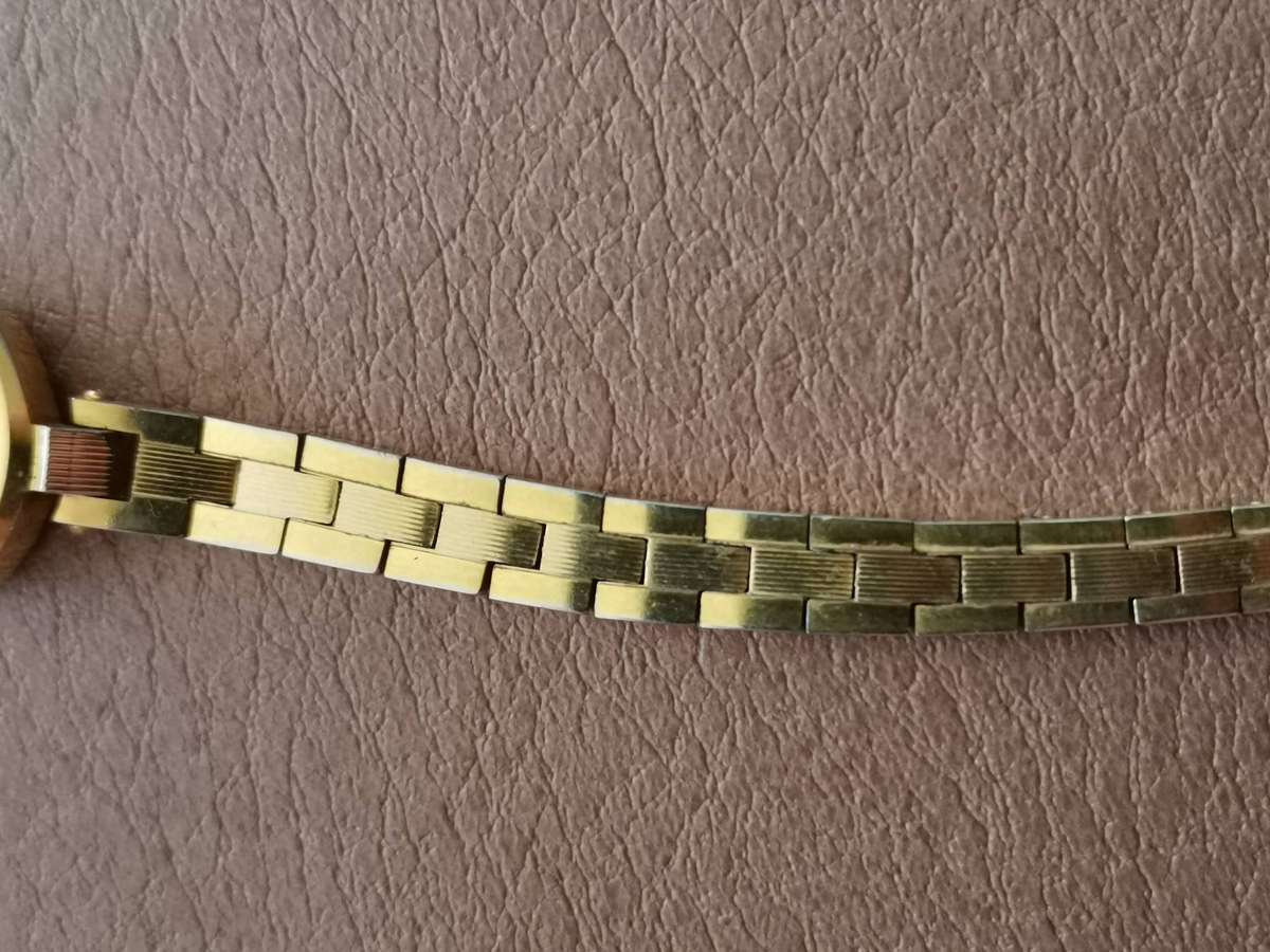 Vintage cornavin 16 jewels ladies manual wind watch