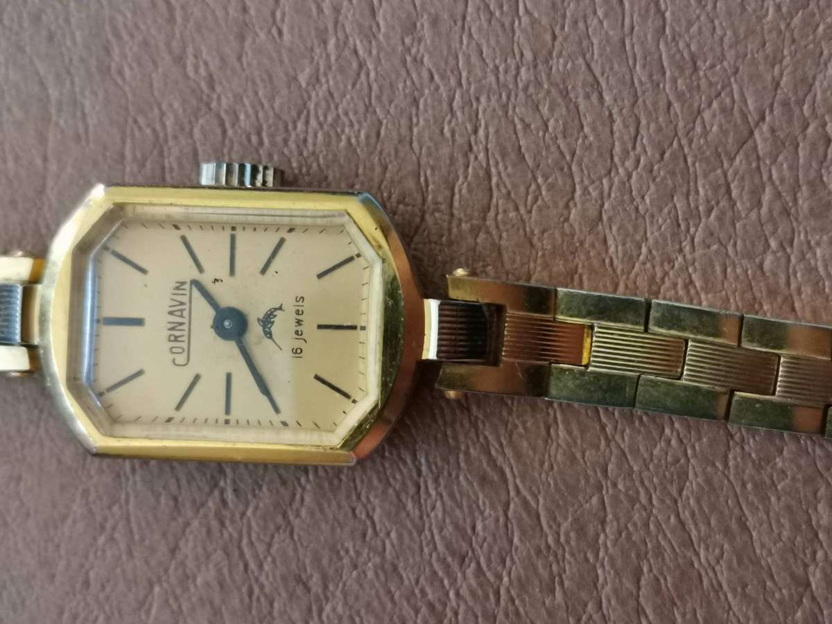 Vintage cornavin 16 jewels ladies manual wind watch