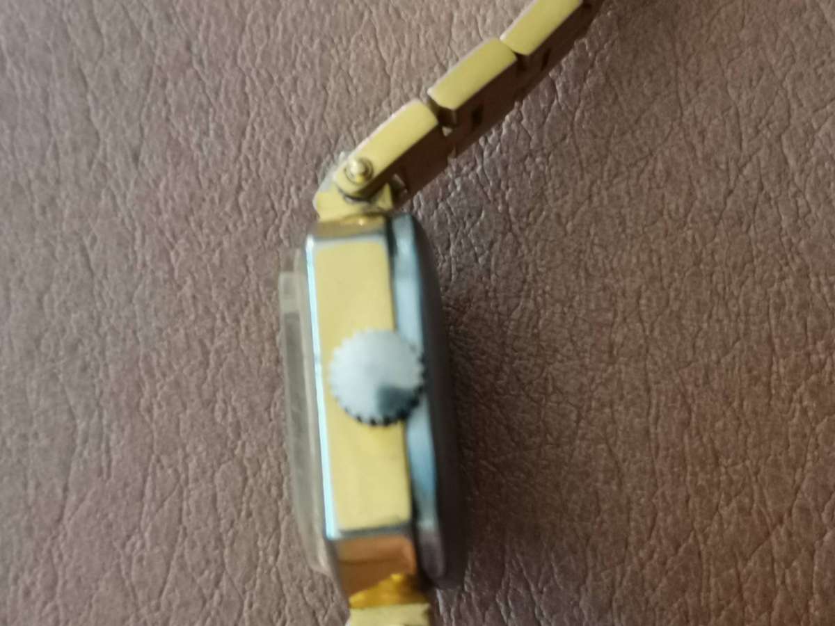 Vintage cornavin 16 jewels ladies manual wind watch