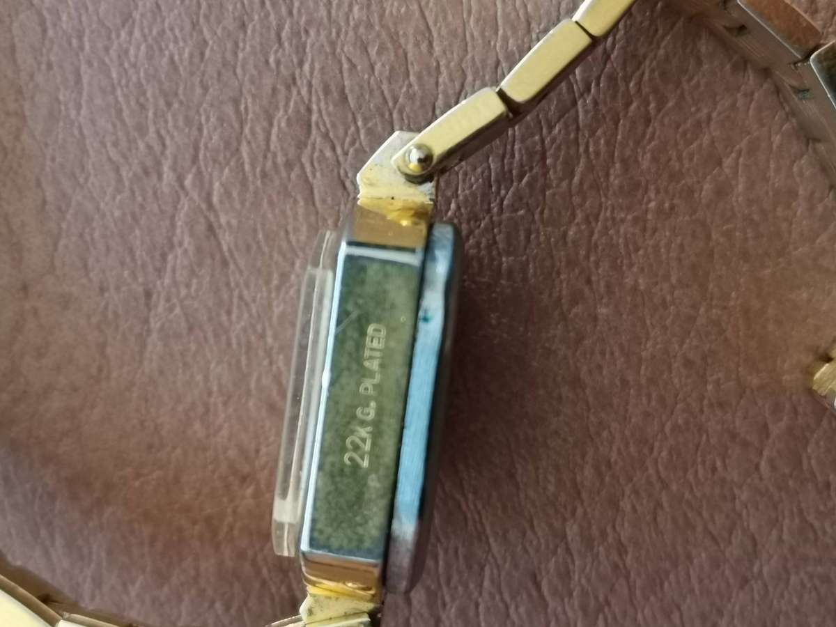 Vintage cornavin 16 jewels ladies manual wind watch
