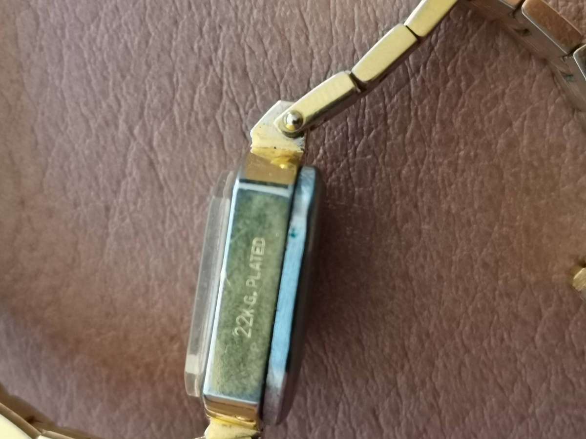 Vintage cornavin 16 jewels ladies manual wind watch