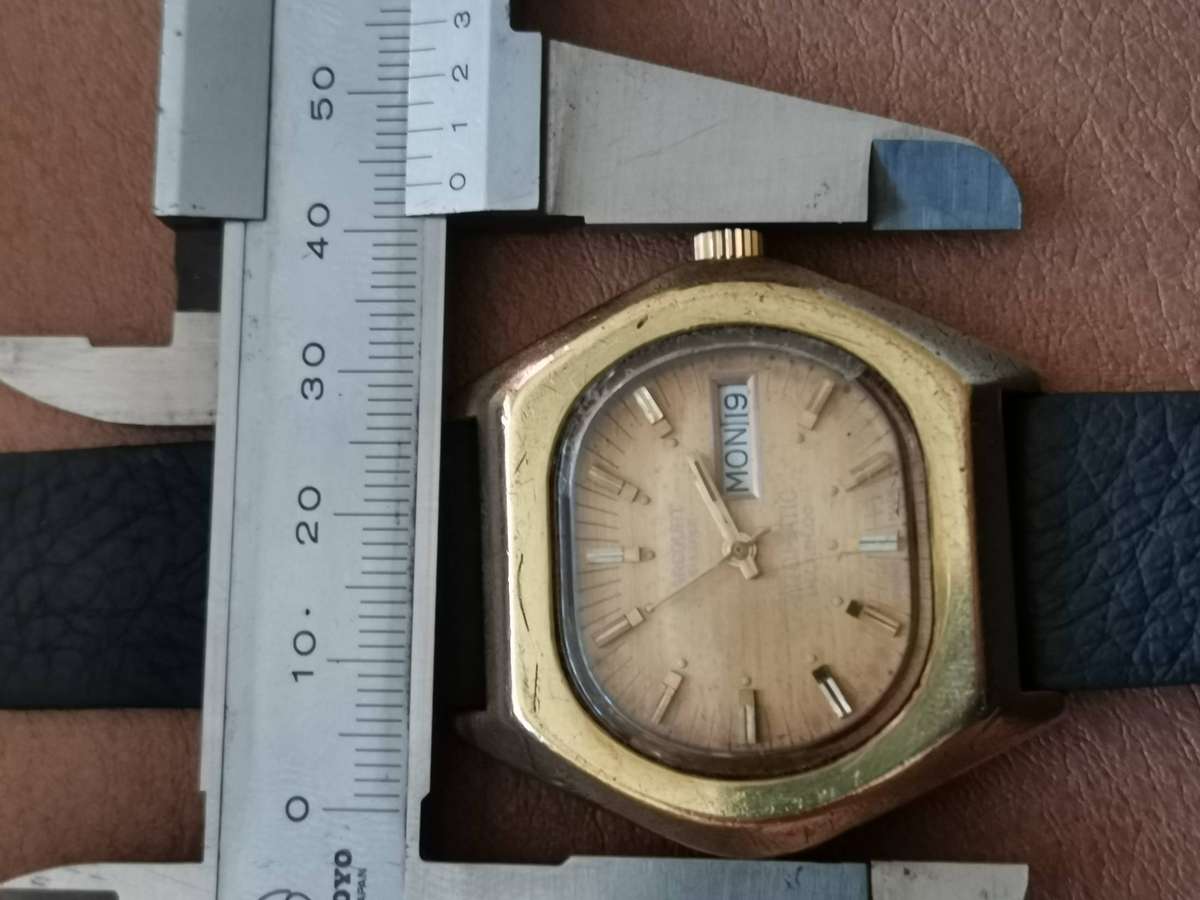 Vintage Harcourt deluxe automatic mechanical watch