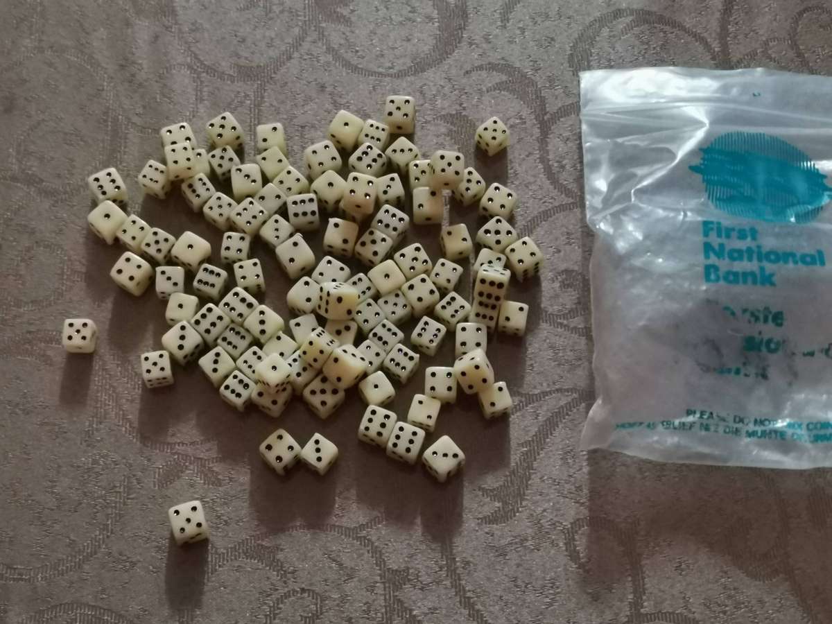 90 vintage dice from the 1970s