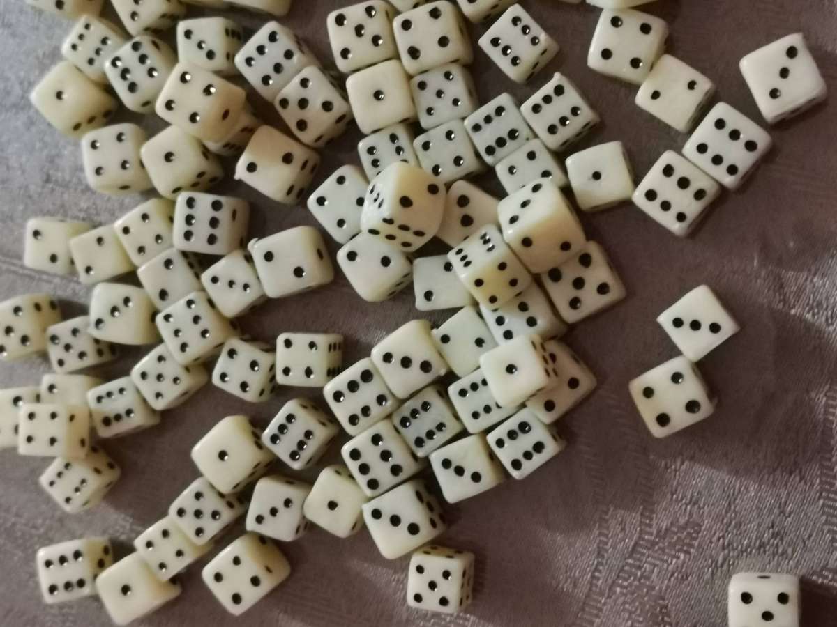 90 vintage dice from the 1970s