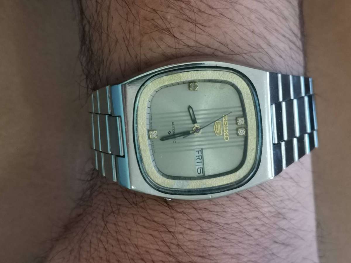 Vintage seiko 5 automatic mechanical watch