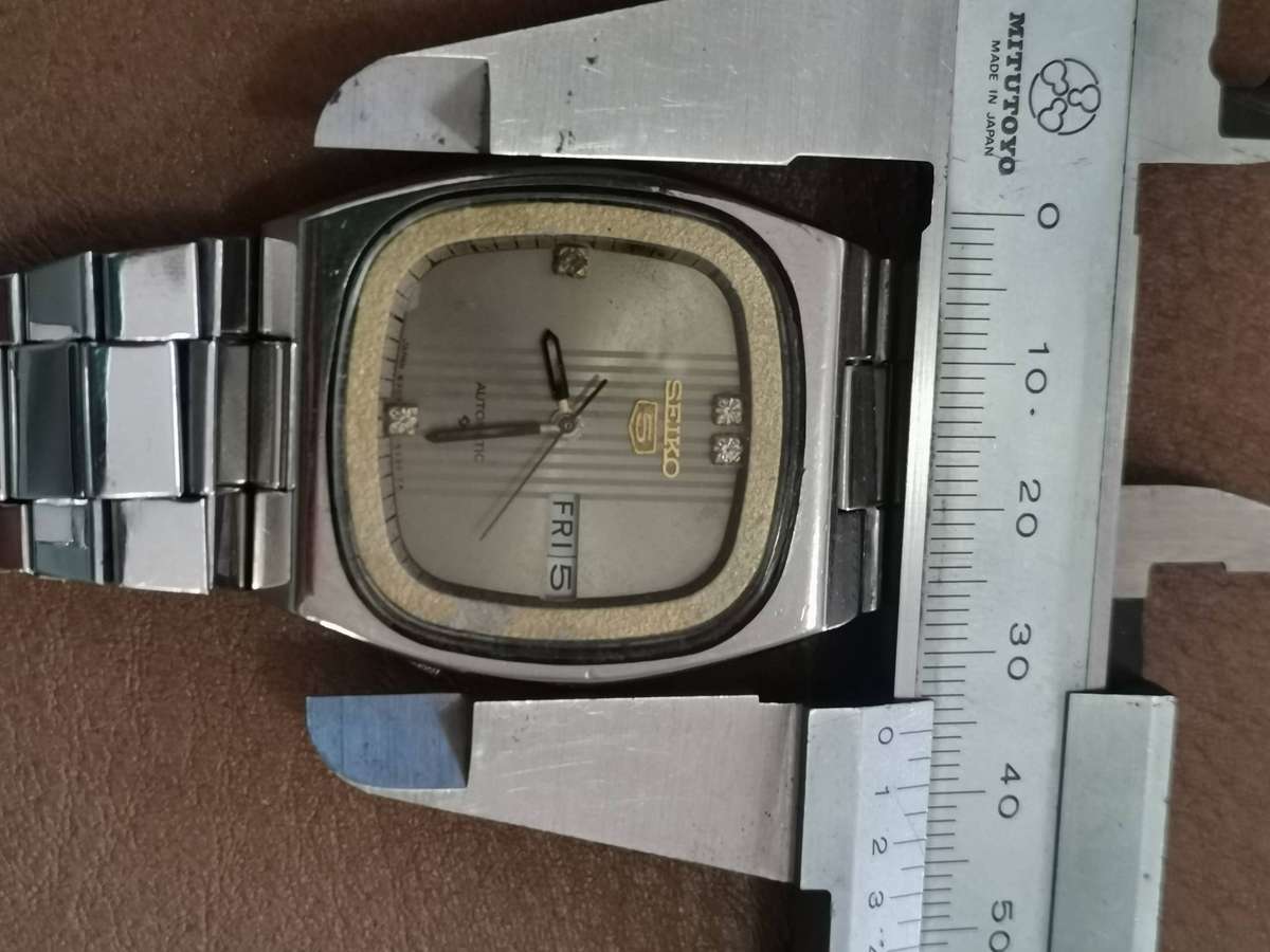 Vintage seiko 5 automatic mechanical watch