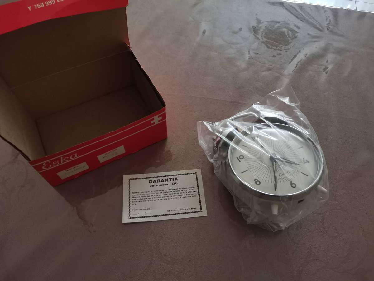 Vintage Eska Repeticion keywound alarm new in box perfect working condition