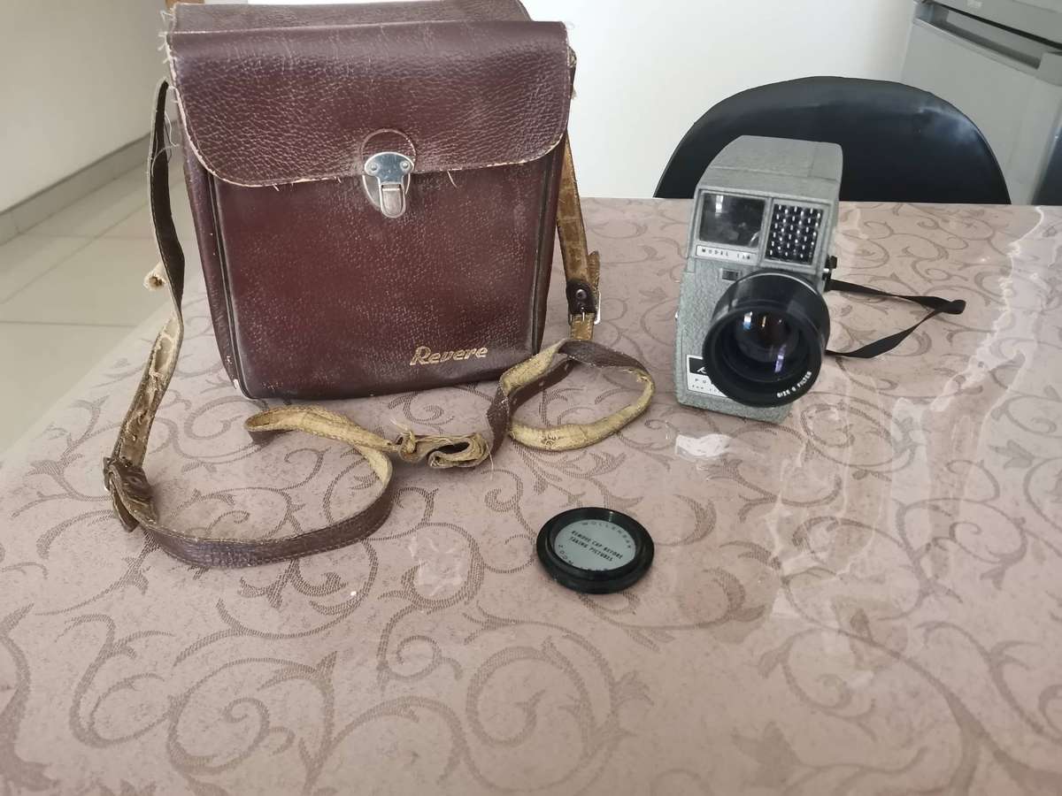 Vintage revere 116 power zoom 8mm film Camera