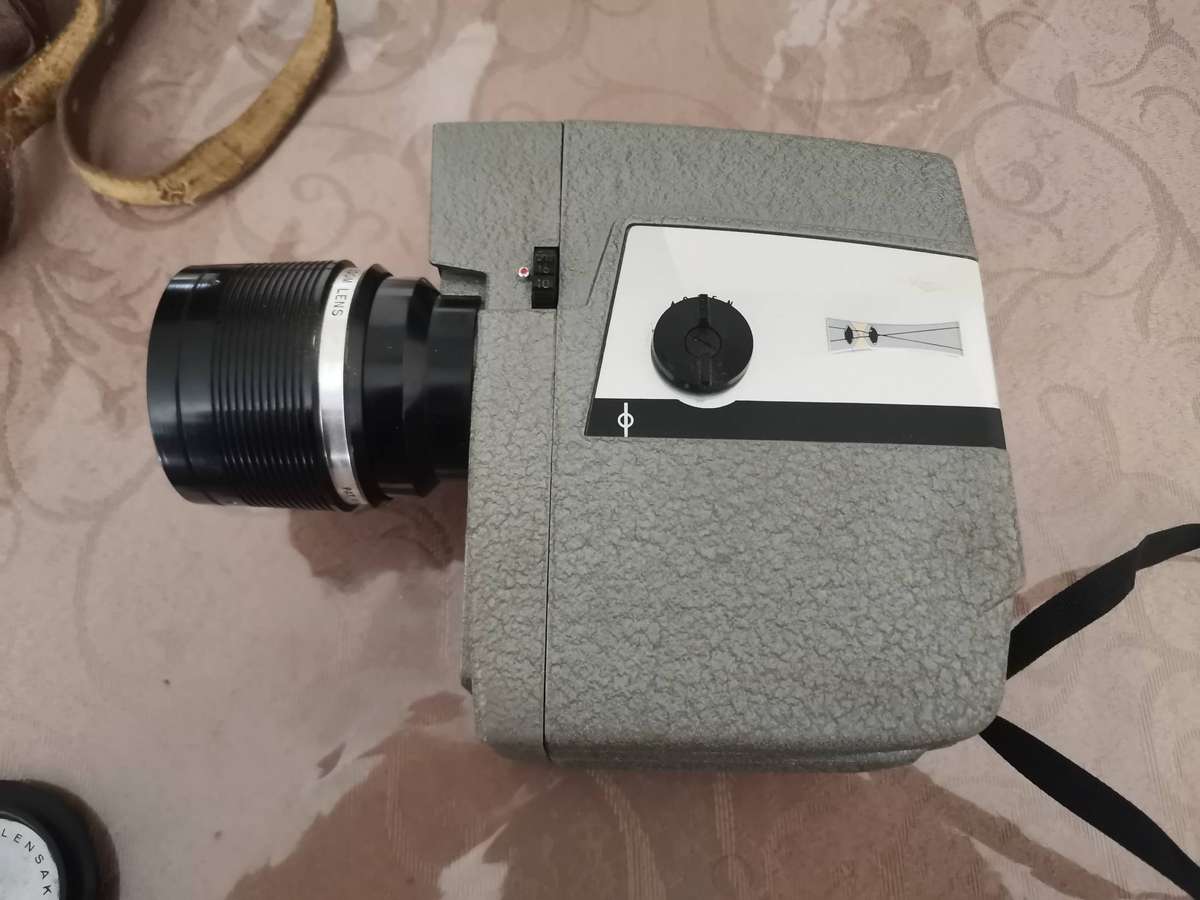 Vintage revere 116 power zoom 8mm film Camera