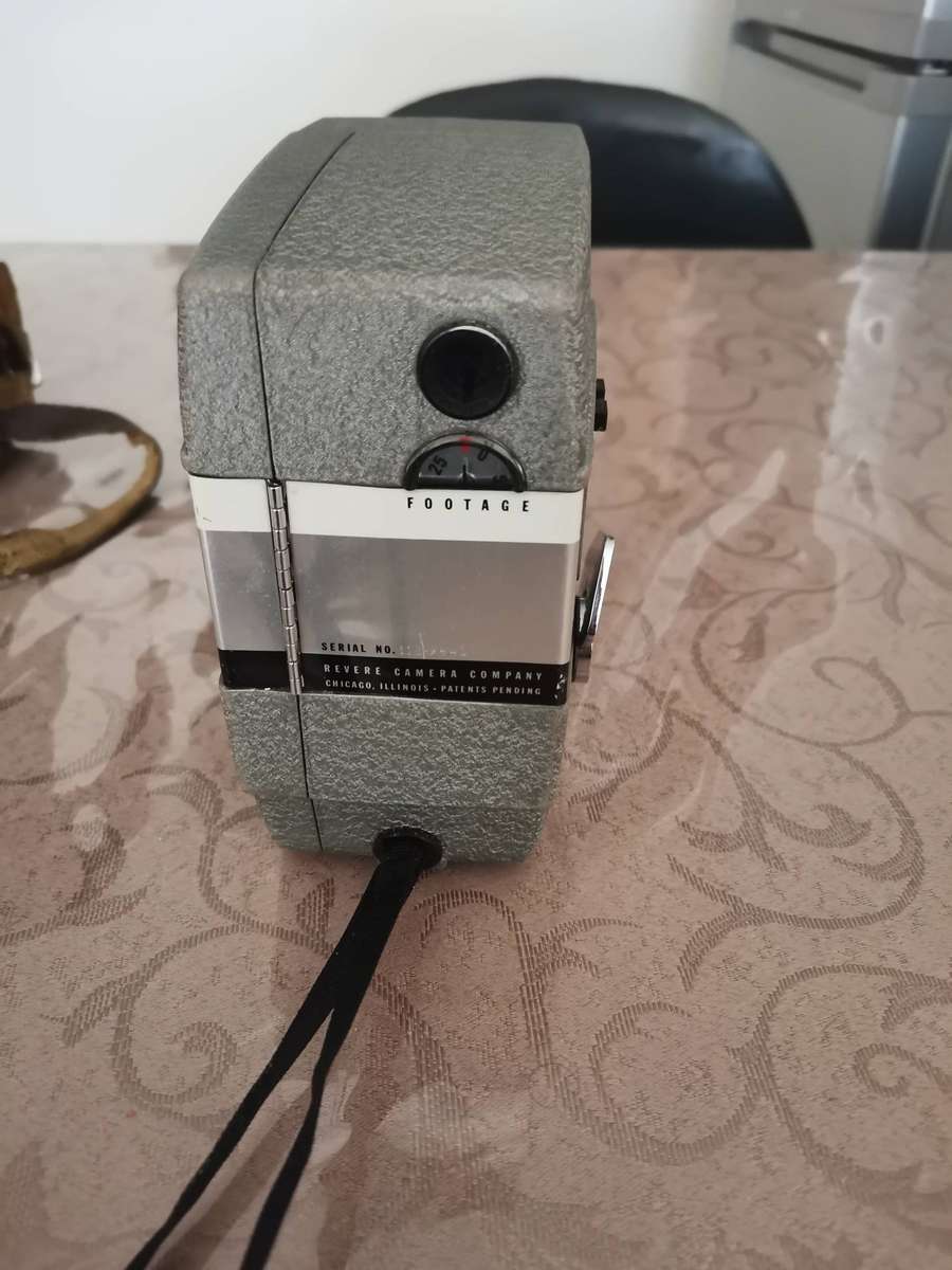 Vintage revere 116 power zoom 8mm film Camera