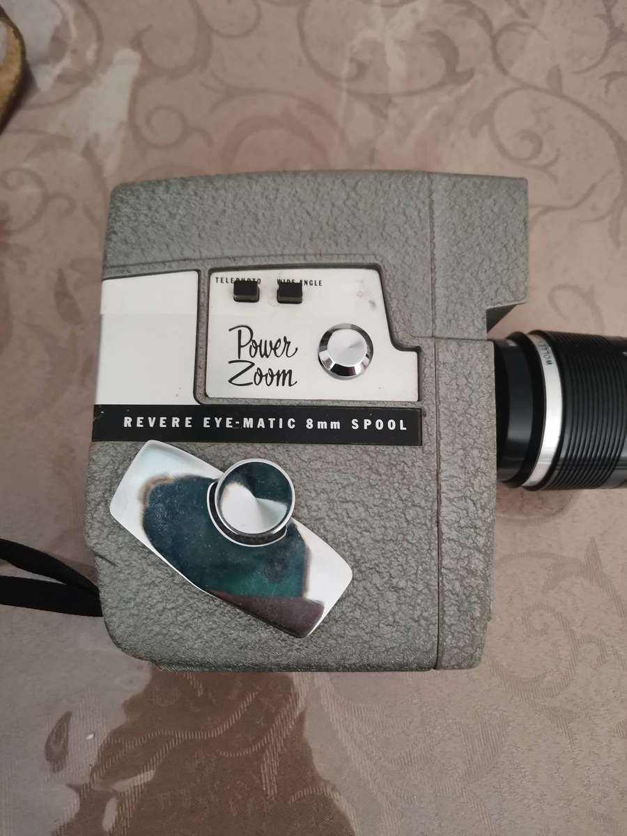 Vintage revere 116 power zoom 8mm film Camera