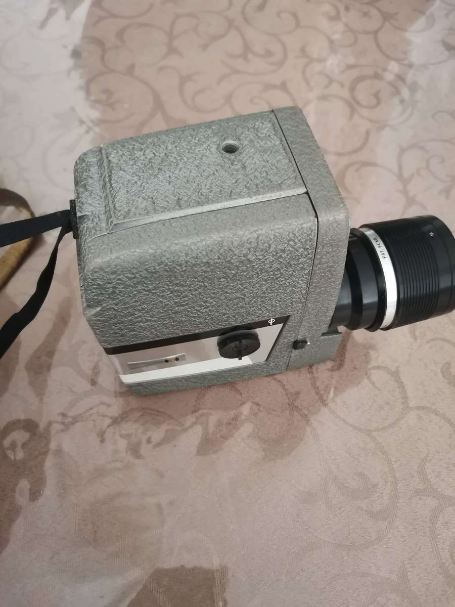 Vintage revere 116 power zoom 8mm film Camera