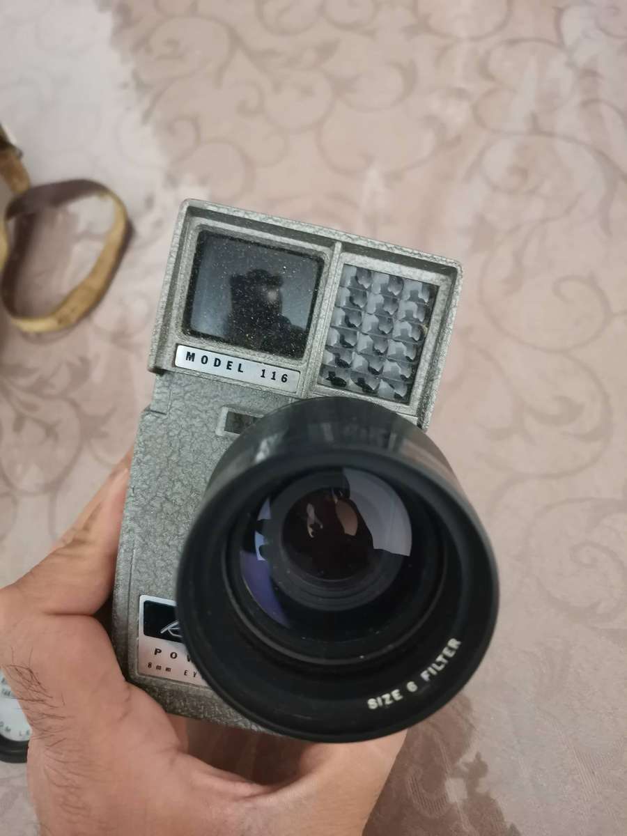 Vintage revere 116 power zoom 8mm film Camera