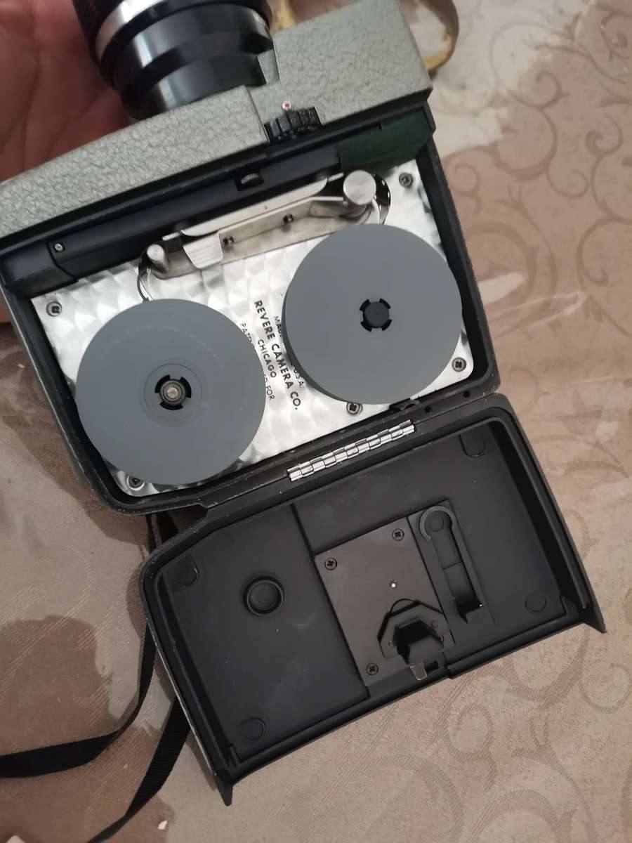 Vintage revere 116 power zoom 8mm film Camera