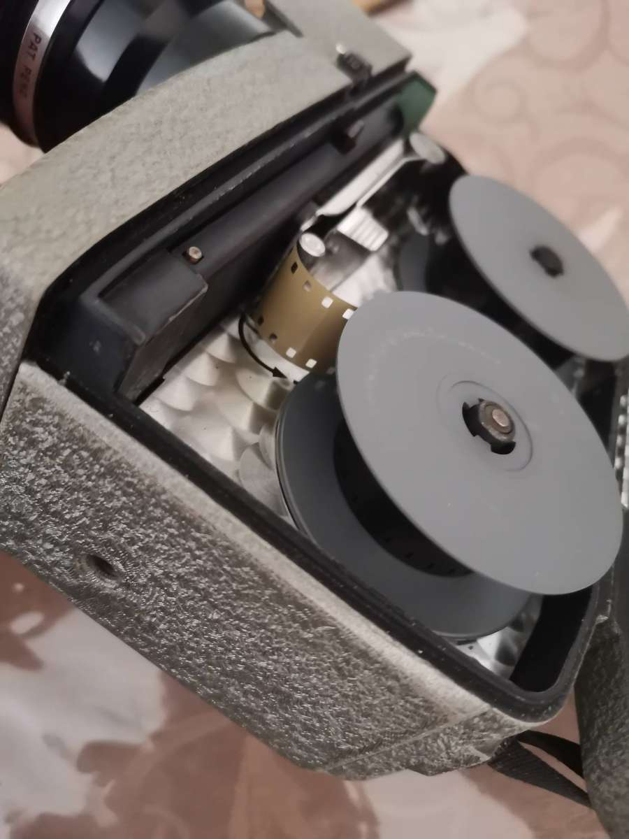 Vintage revere 116 power zoom 8mm film Camera