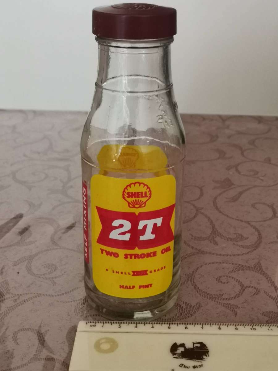 Vintage shell oil company 1/2 pint 2T Two stroke oil Glass bottle