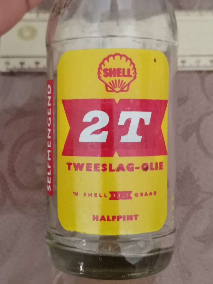 Vintage shell oil company 1/2 pint 2T Two stroke oil Glass bottle