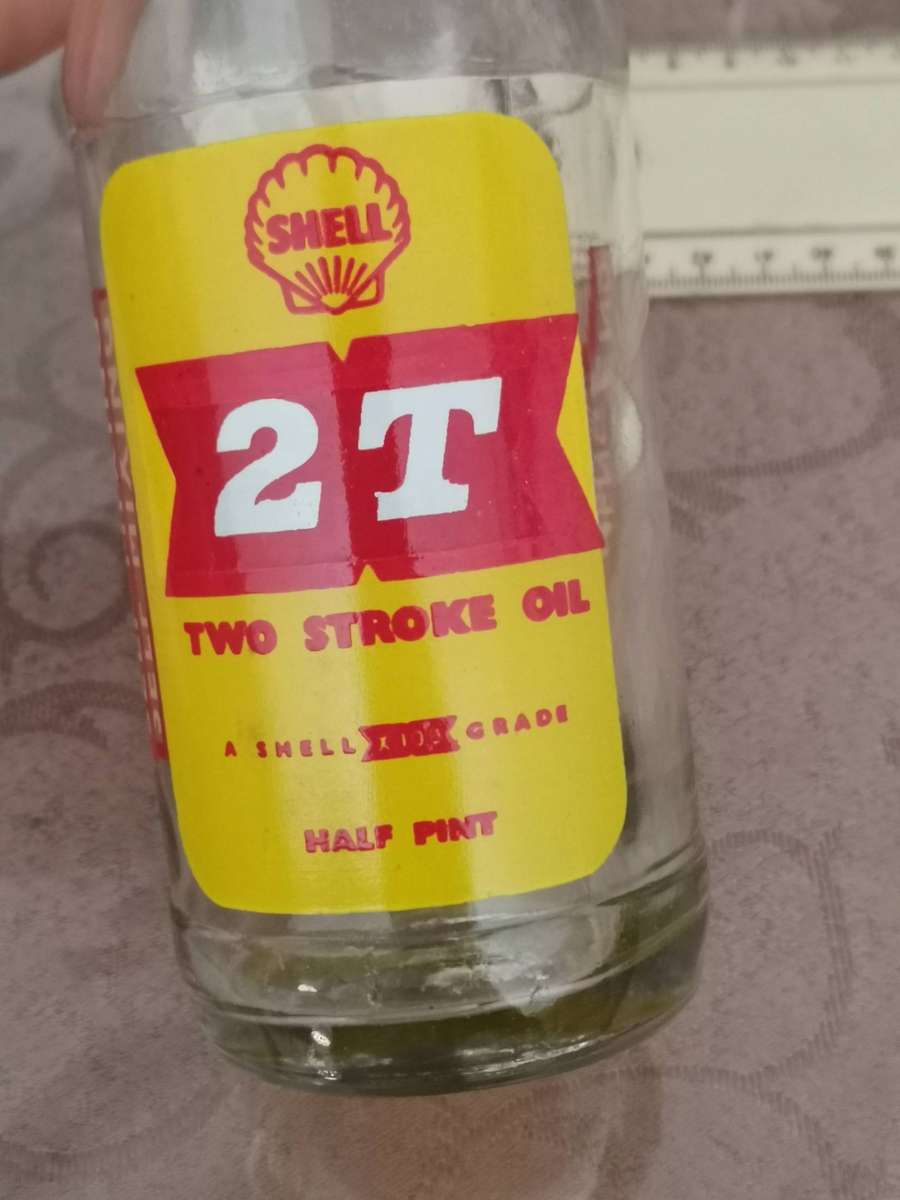 Vintage shell oil company 1/2 pint 2T Two stroke oil Glass bottle