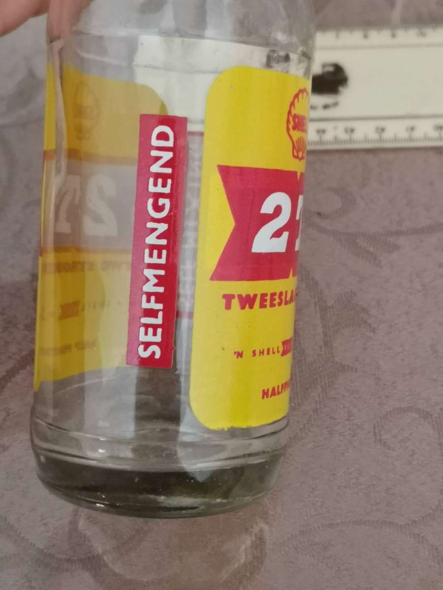 Vintage shell oil company 1/2 pint 2T Two stroke oil Glass bottle