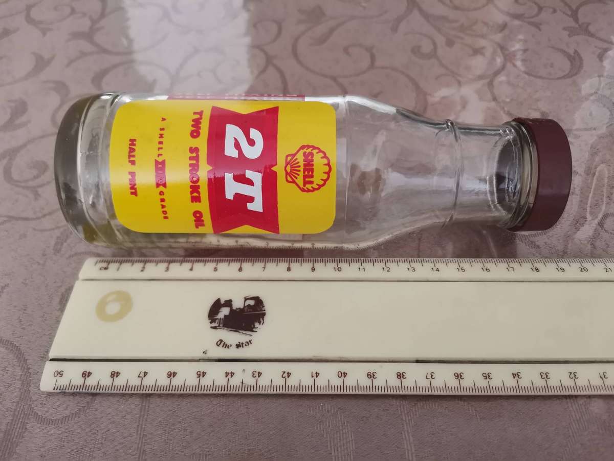 Vintage shell oil company 1/2 pint 2T Two stroke oil Glass bottle