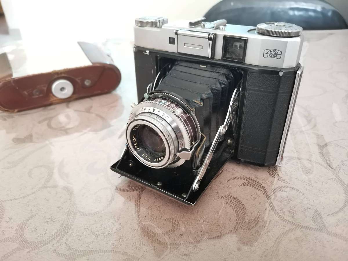 Vintage zeiss ikon folding bellows camera