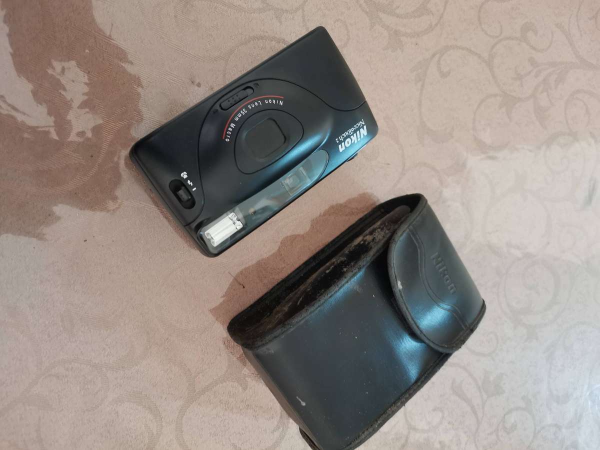Vintage nikon nice touch 35 mm point and shoot camera