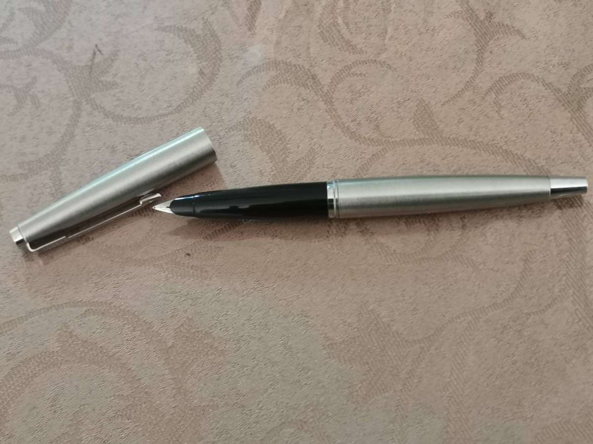 Vintage stainless steel parker fountain pen made in England