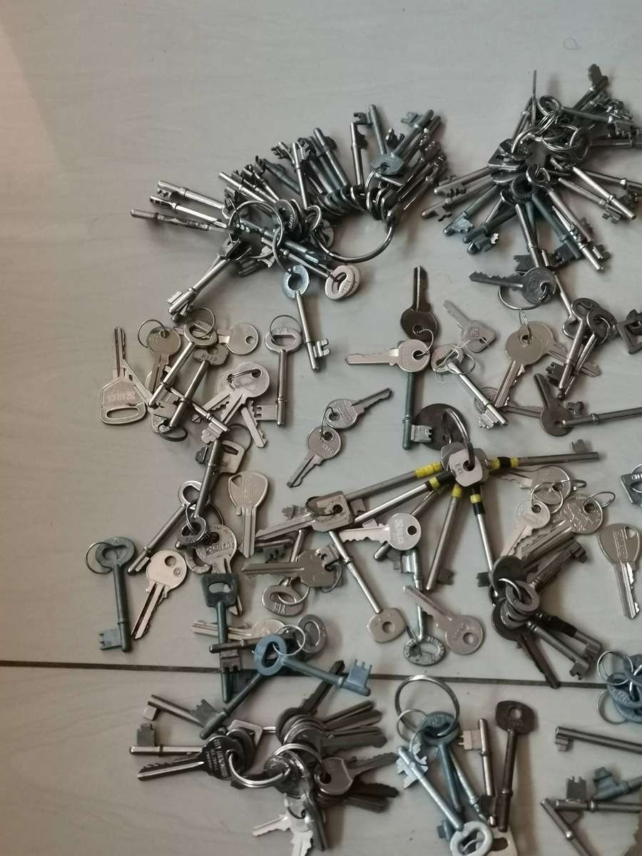 Huge vintage key collection in original vintage school bag as found