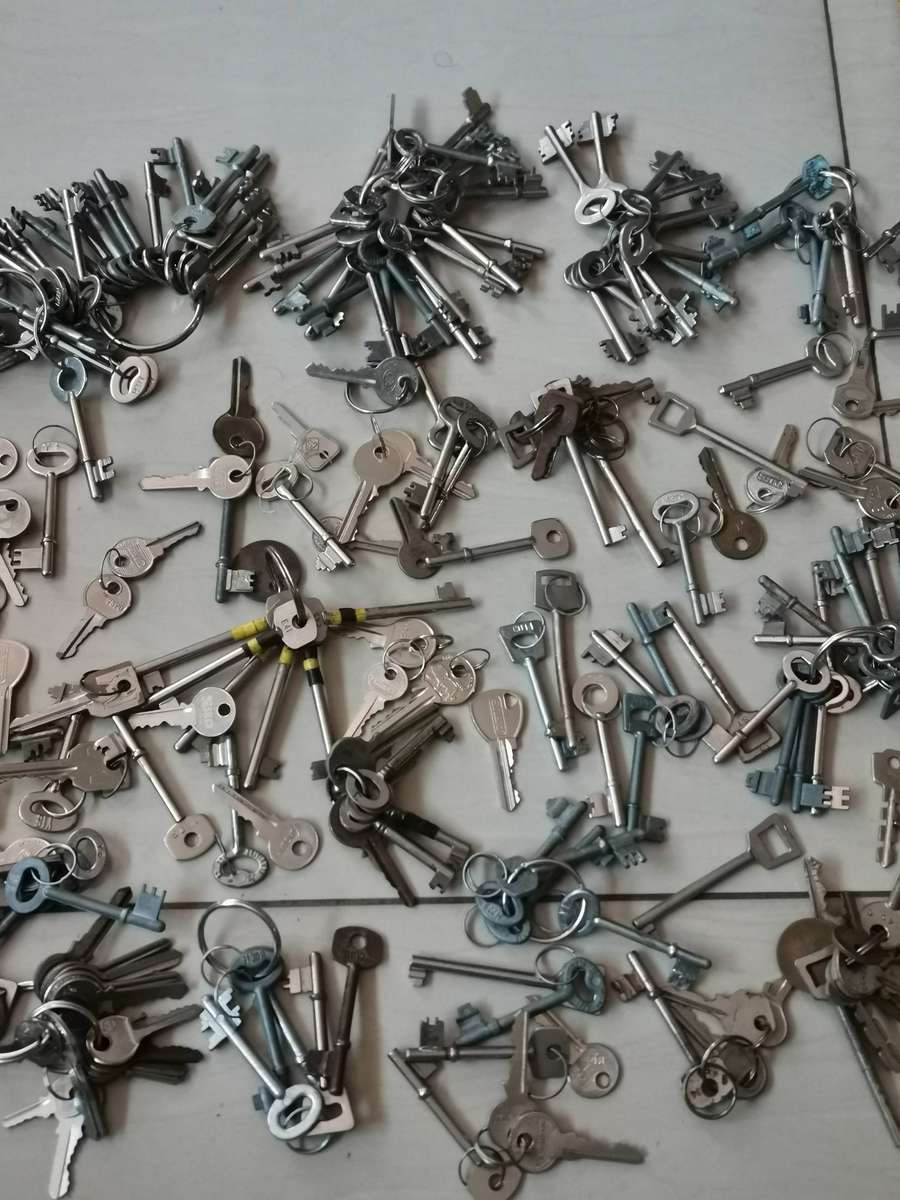Huge vintage key collection in original vintage school bag as found