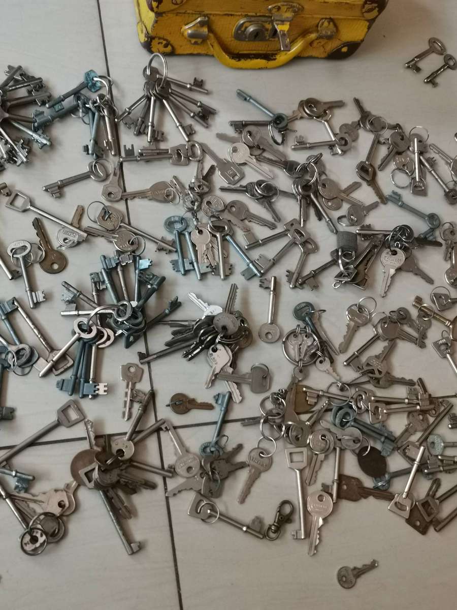 Huge vintage key collection in original vintage school bag as found