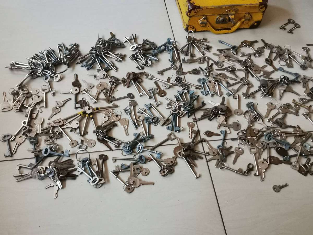 Huge vintage key collection in original vintage school bag as found
