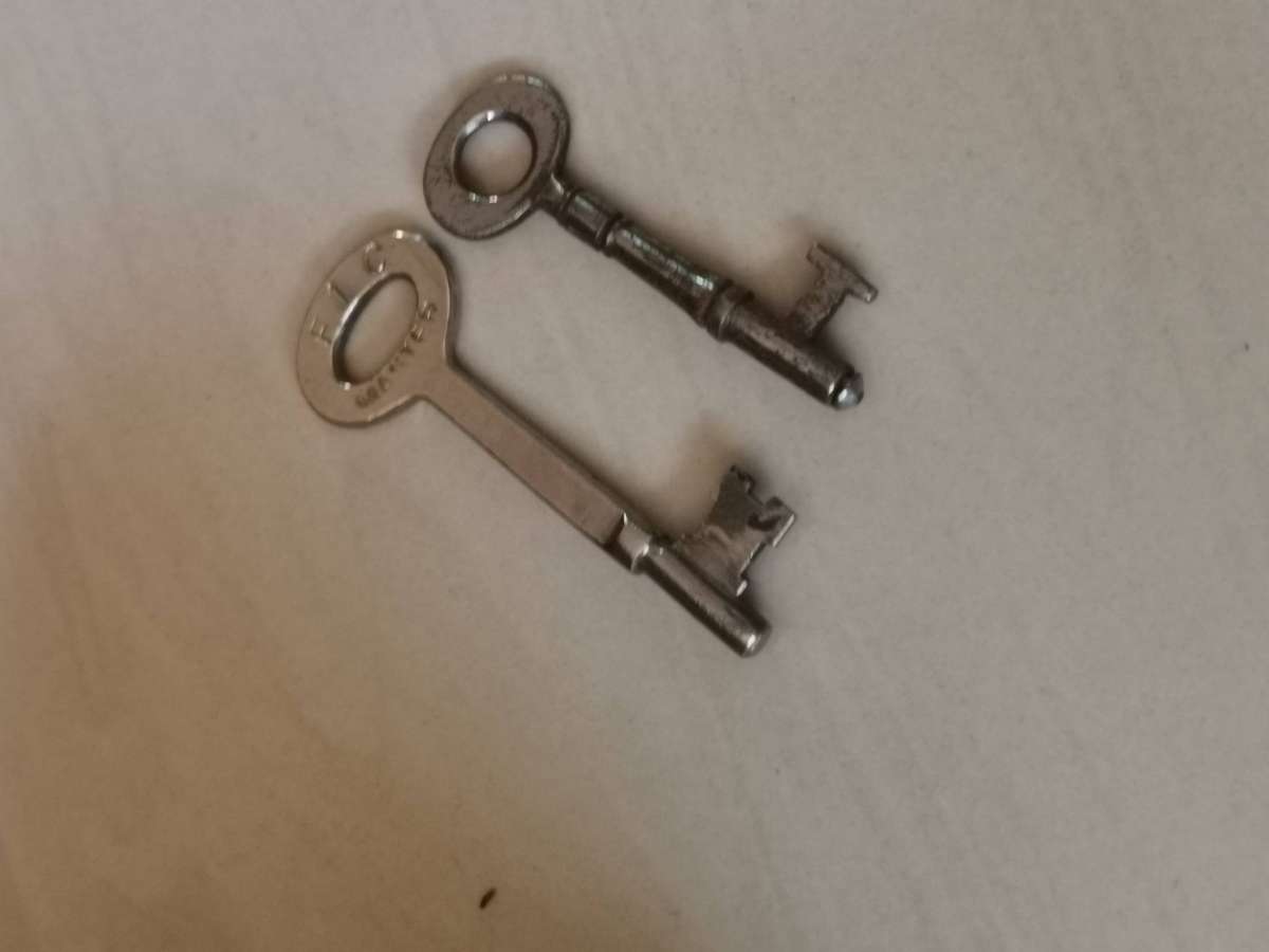 Huge vintage key collection in original vintage school bag as found