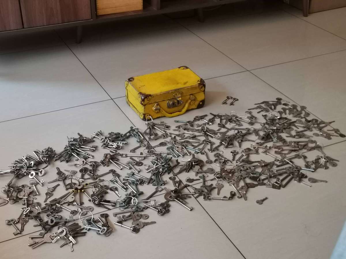 Huge vintage key collection in original vintage school bag as found