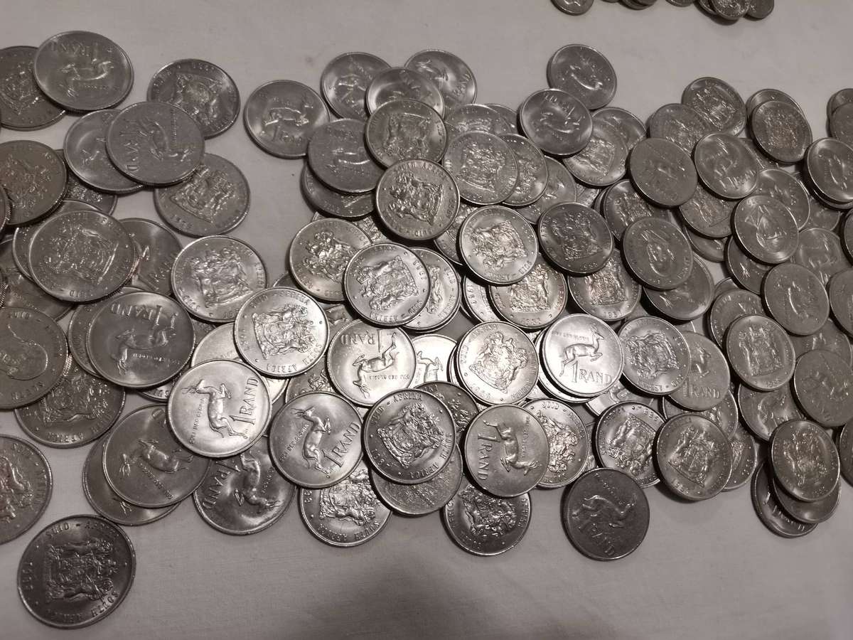 Huge lot of 638 coins deceased estate find