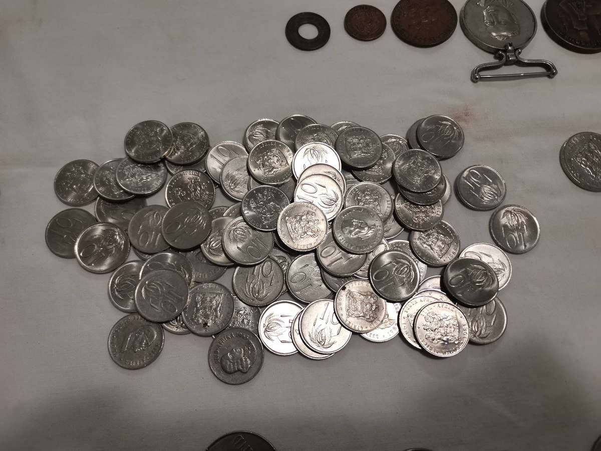 Huge lot of 638 coins deceased estate find