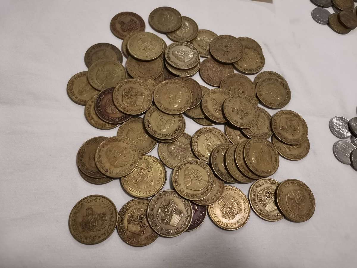 Huge lot of 638 coins deceased estate find