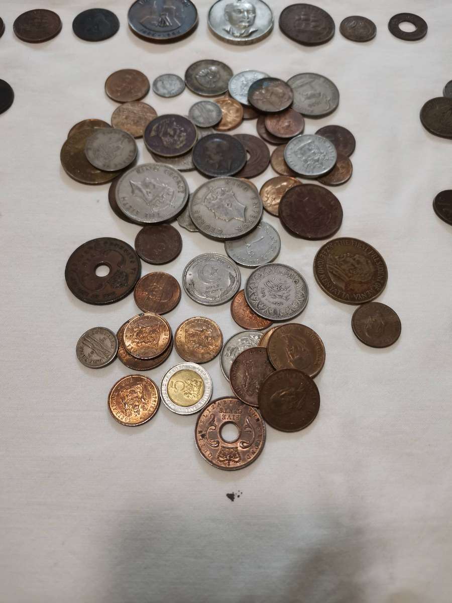 Huge lot of 638 coins deceased estate find