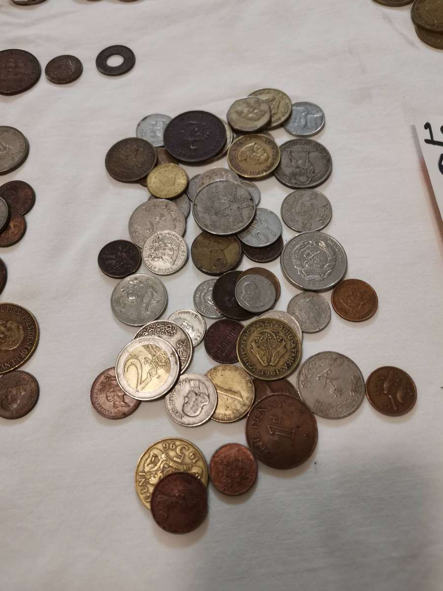 Huge lot of 638 coins deceased estate find